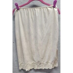 VINTAGE Beige NYLON W/ LACE TRIM HALF SLIP MADE IN USA SIZE M